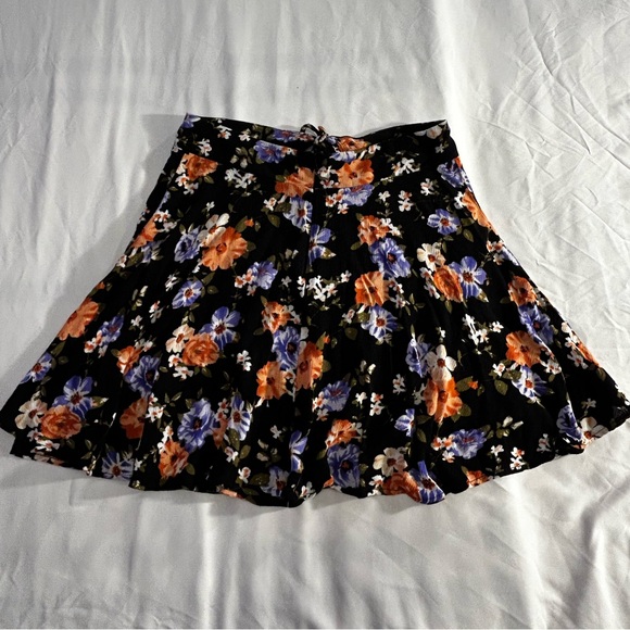 Handmade Vintage 90’s Floral Mini Skirt - Picture 3 of 3